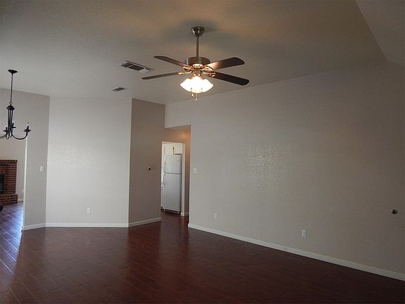 5th image of 2112 Gina Dr