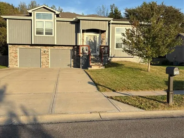 21281 Noble St, Spring Hill, KS 66083