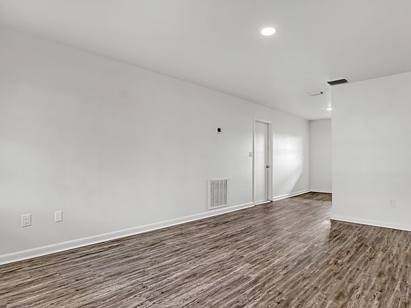 4th image of 593 Island Dr #593