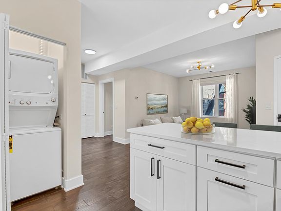 4th image of 6140 N Lakewood Ave #1