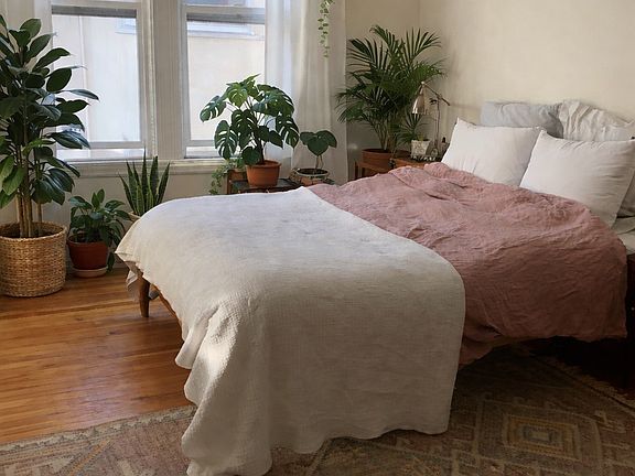 2nd image of 4950 Fulton St #301