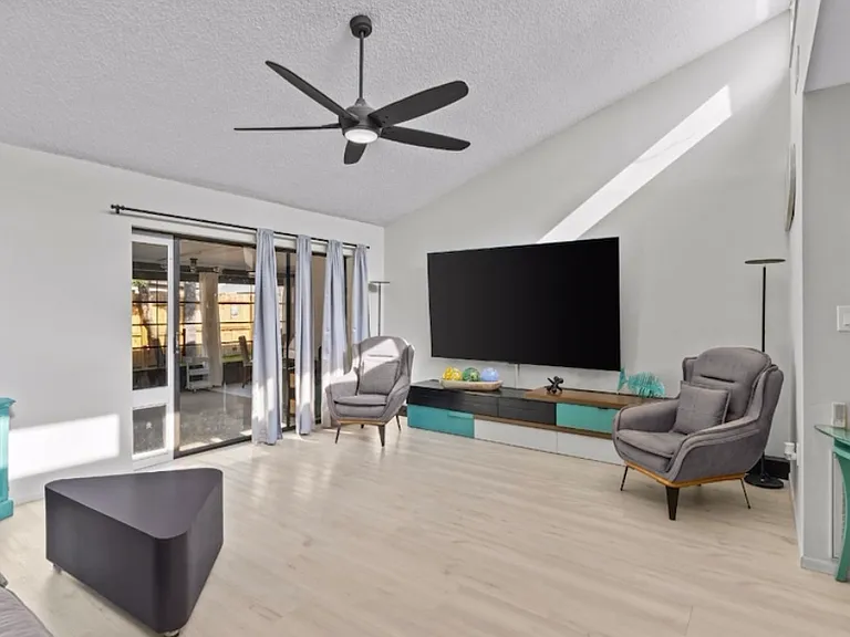 2240 Pinewood Villas Dr — Photo 14