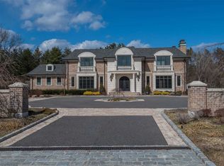 22 Rolling Hill Rd, Old Westbury, NY 11568