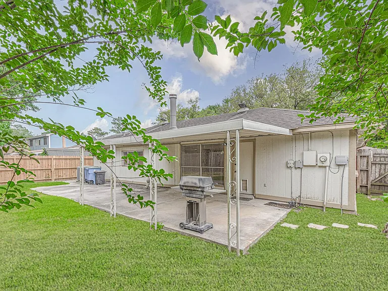 4922 Bridgemont Ln — Photo 22