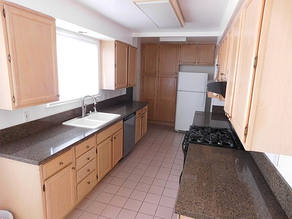 5th image of 11009 Danube Ave