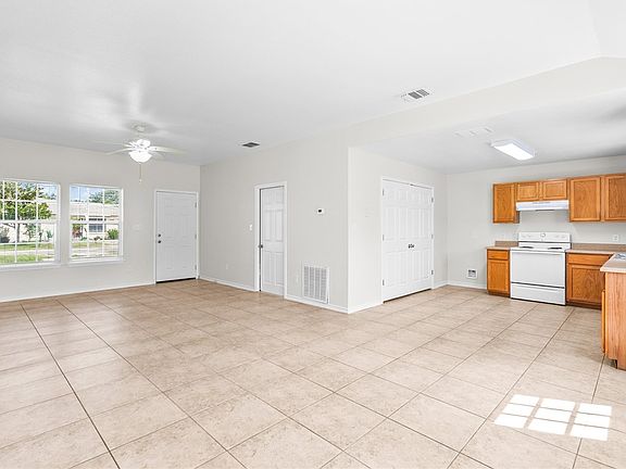 3rd image of 534 Military Dr
