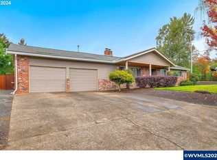 1226 SW Charles St, Dundee, OR 97115
