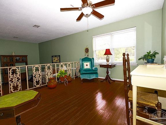 4th image of 3525 Beagles St
