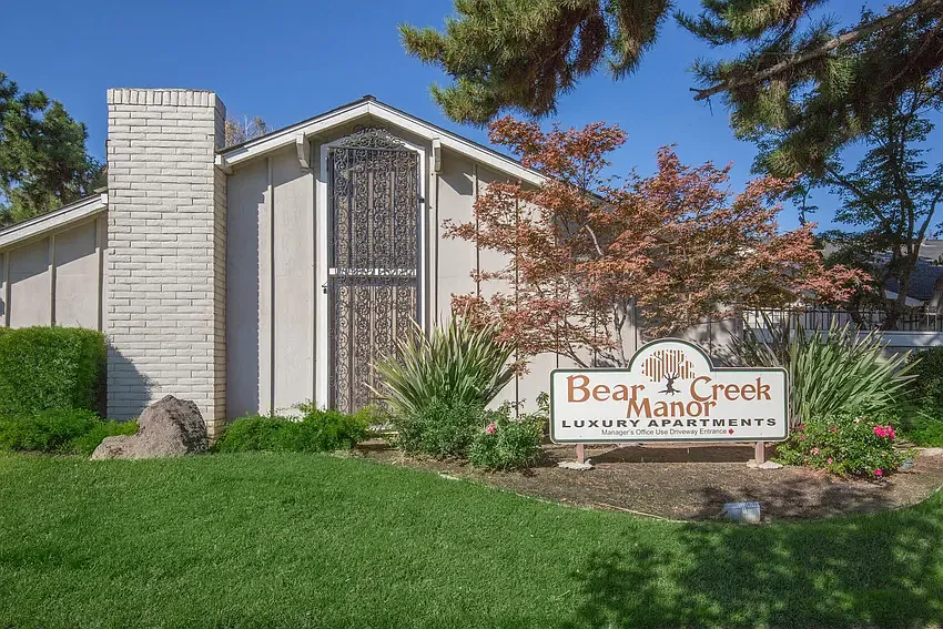 Bear Creek Manor/Bear Creek Terrace — Photo 1