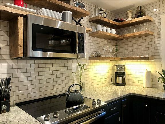 4th image of 9 Hardwood Ln