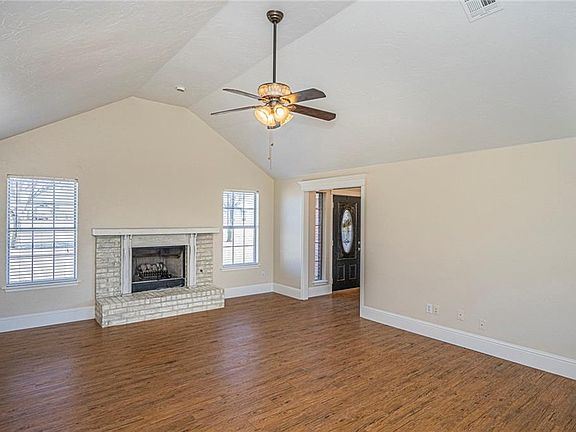 4th image of 10300 Windridge Dr