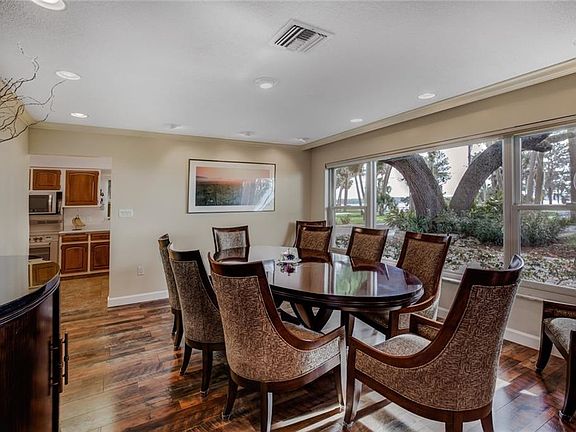 5th image of 3025 Lakeshore Dr