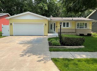 2638 44th Street Ct, Moline, IL 61265