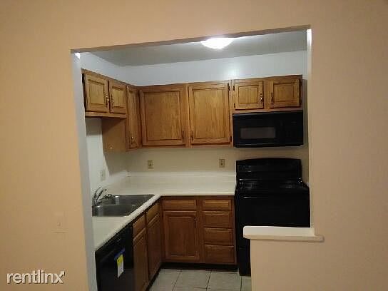3rd image of 162 Richardson Pl APT 4