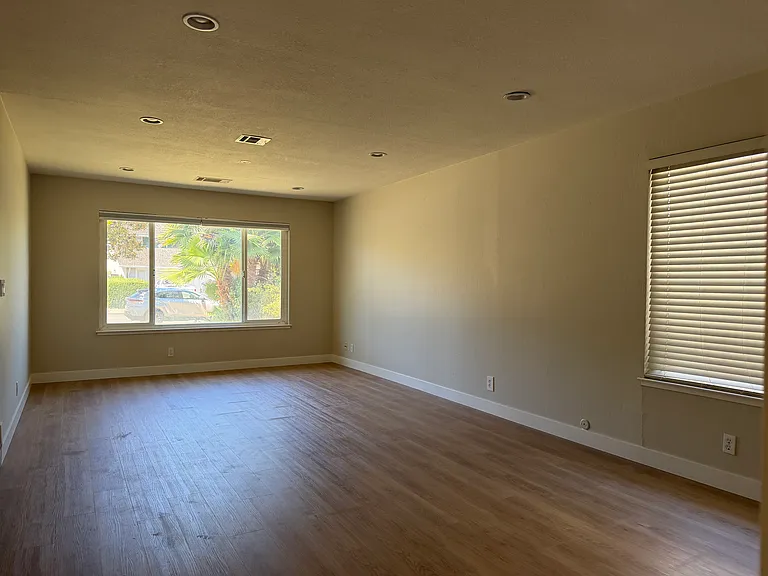 7378 Phinney Way — Photo 10