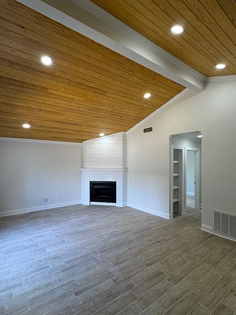 3 bed, 1300 sqft, $2,200 — Photo 2