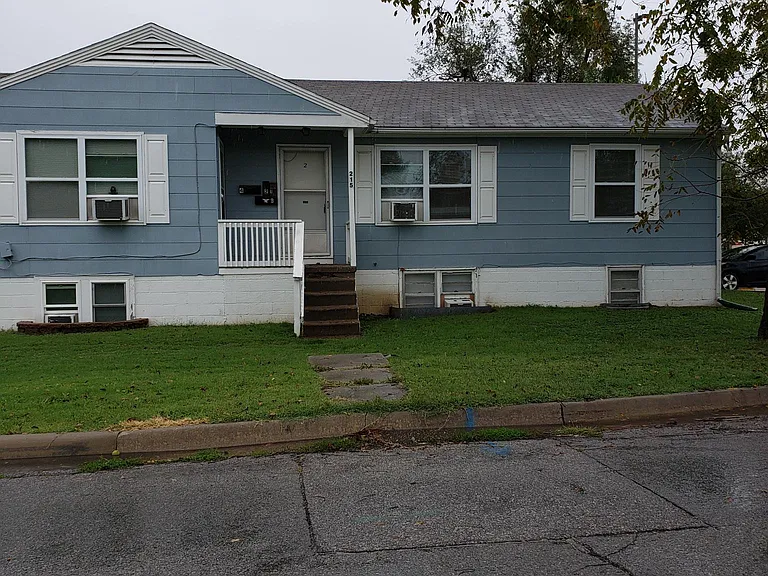 Street view, Apartment on top right of this 4 plex.