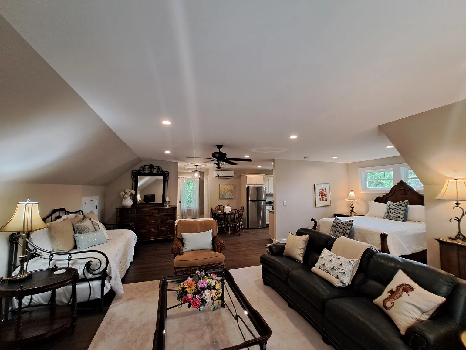 Studio, 1000 sqft, $2,100 — Photo 1