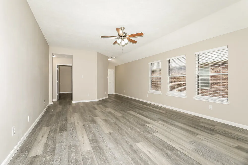 4 bed, 2.0 bath, 1715 sqft, $2,030 — Photo 4