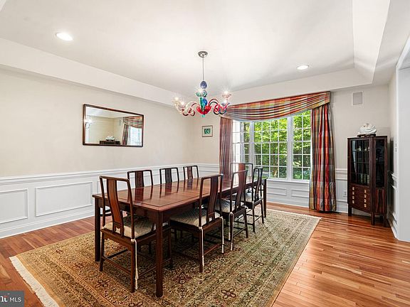 5th image of 1227 Cotswold Ln