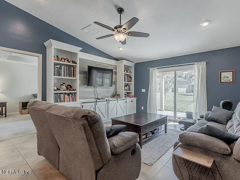 13328 Smithwick Ln — Photo 3