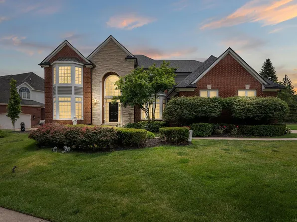 2250 Hawthorne Dr S, Shelby Township, MI 48316