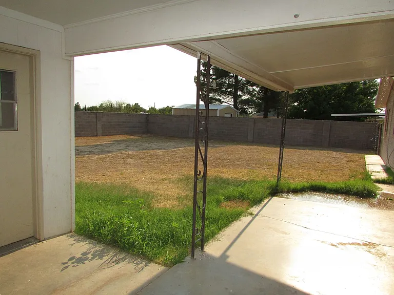 2306 E Olive St — Photo 16