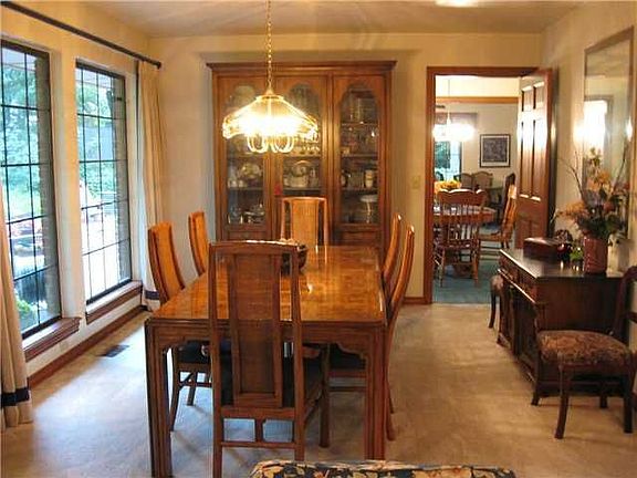 4th image of 2312 Yorkshire Ct