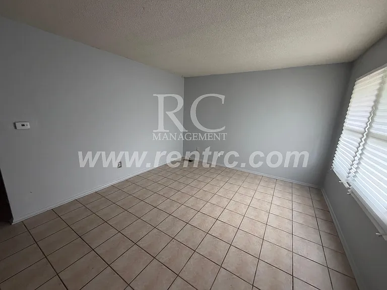 803 Skyline Dr — Photo 6