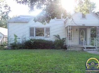 801 10th St, Baldwin City, KS 66006