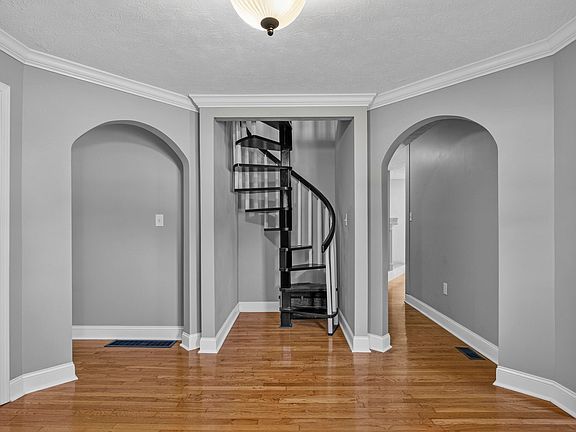 5th image of 47 Woodbriar Ct