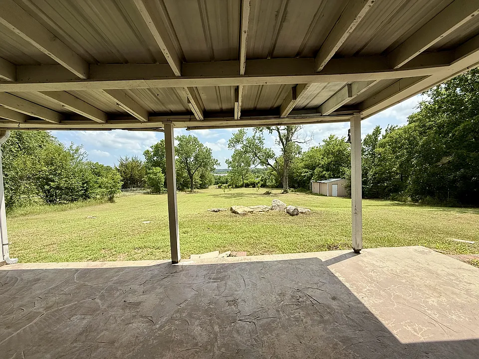 915 W Kings Rd