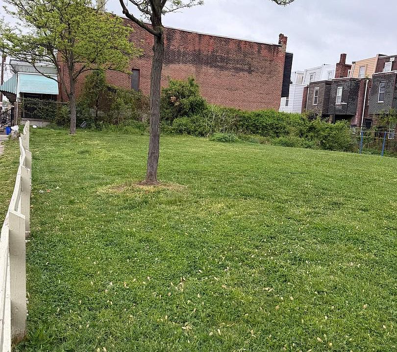2nd image of 1821 W Erie Ave