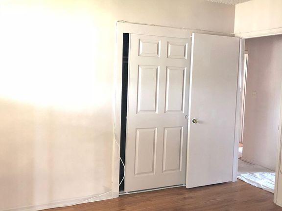3rd image of 11643 Woodcock Ave