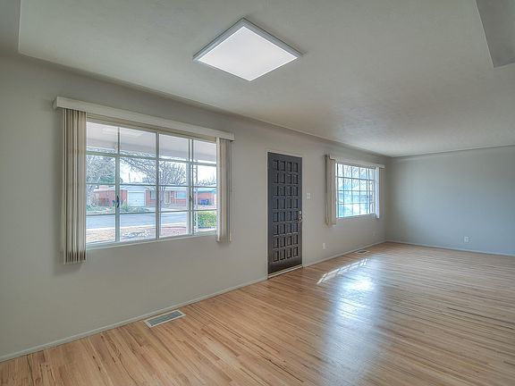 5th image of 1105 Dakota St SE