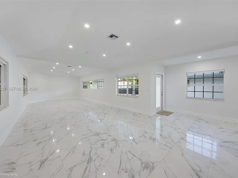 52 Camden Dr — Photo 13