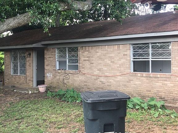 2nd image of 4931 Victoria Dr
