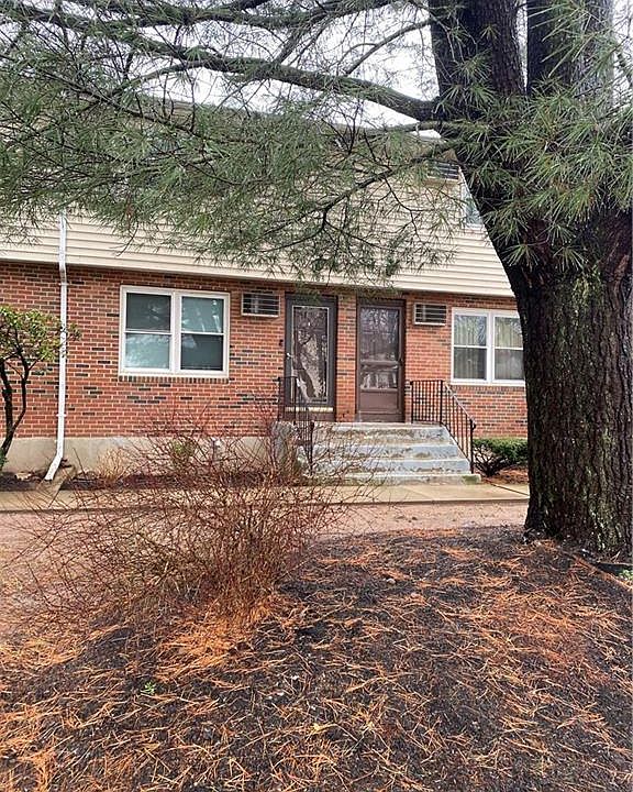 1st image of 103 Blackstone Vlg Unit 103
