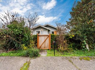 1066 S 8th St, Coos Bay, OR 97420