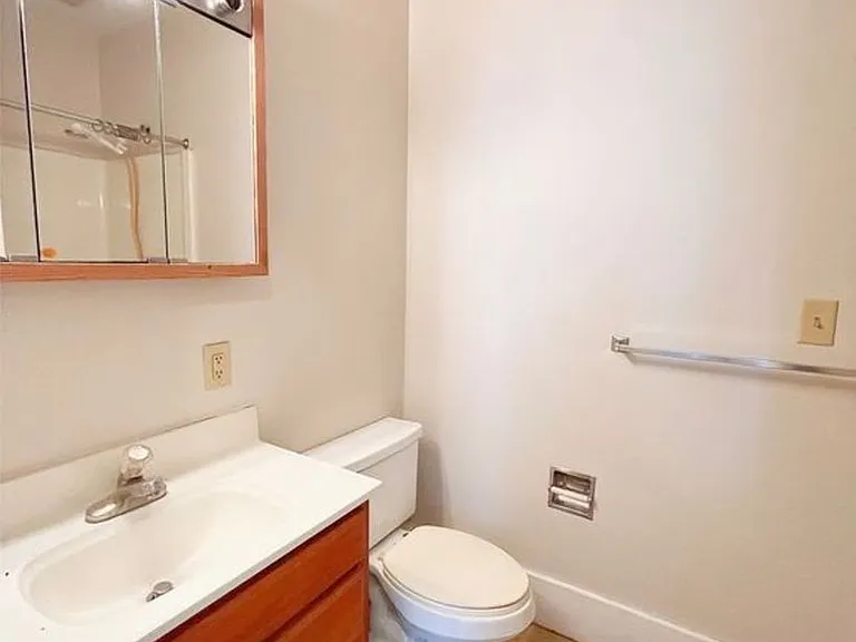 911 N 10th St #4 — Photo 5