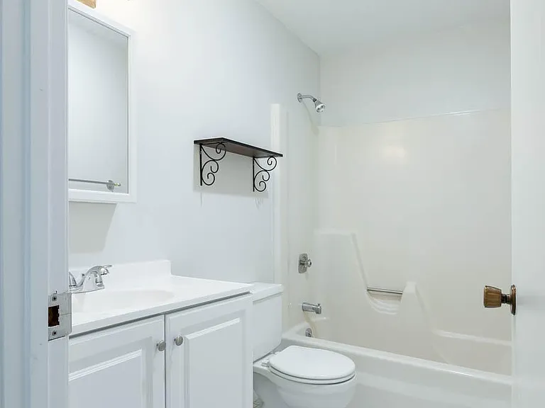 106 Twin Circle Dr — Photo 3