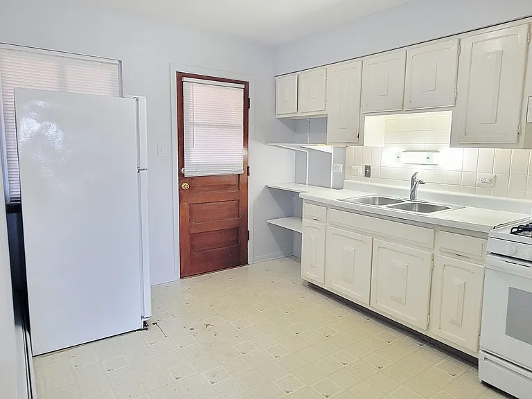9220 Seymour Ave #2W — Photo 5