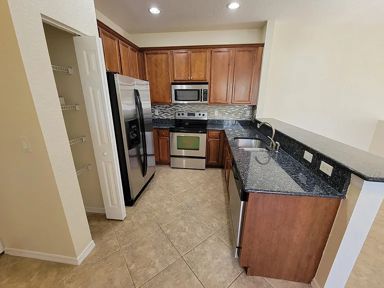 3031 SE Lexington Lakes Dr #203 — Photo 11