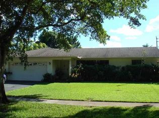 848 Ixora Ln, Plantation, FL 33317