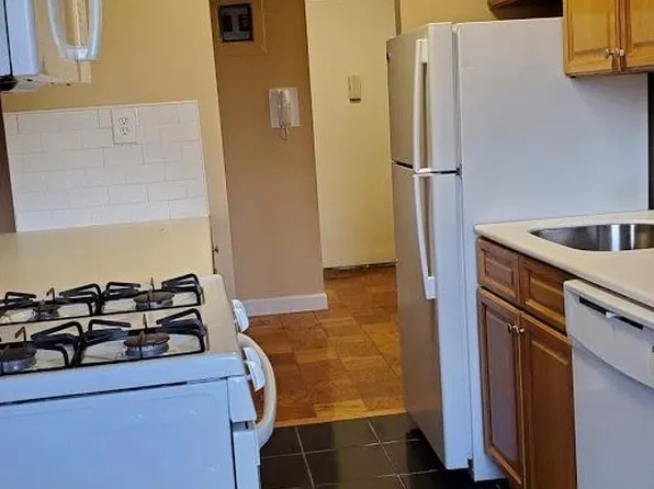 13981 35th Ave APT 1D, Flushing, NY 11354