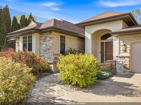 106 Edgewood Ln, Combined Locks, WI 54113