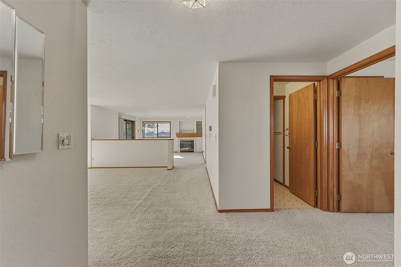 3rd image of 807 SE Sentry Drive