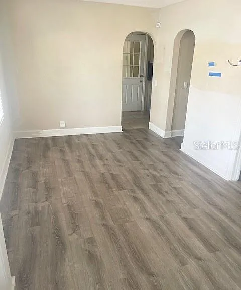 102 W Elm St — Photo 15