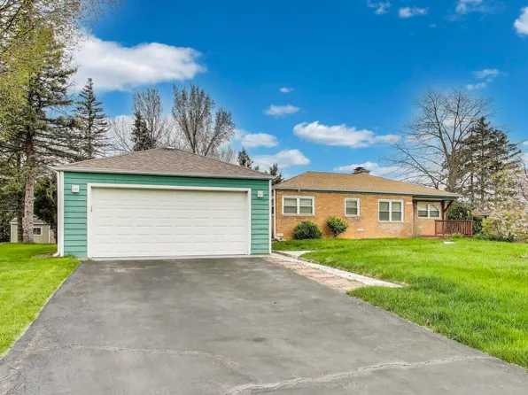 920 Kenilworth Ter, Lake Zurich, IL 60047