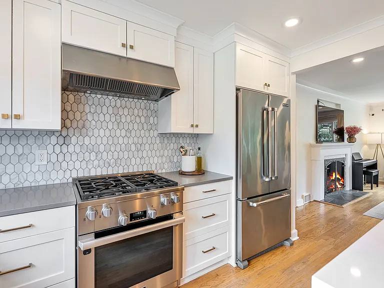 496 Lincoln Ave — Photo 15